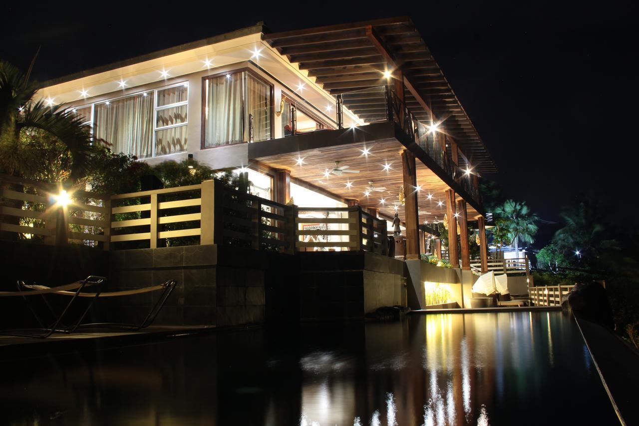 The Oriental Luxury Suites Batangas Exterior photo